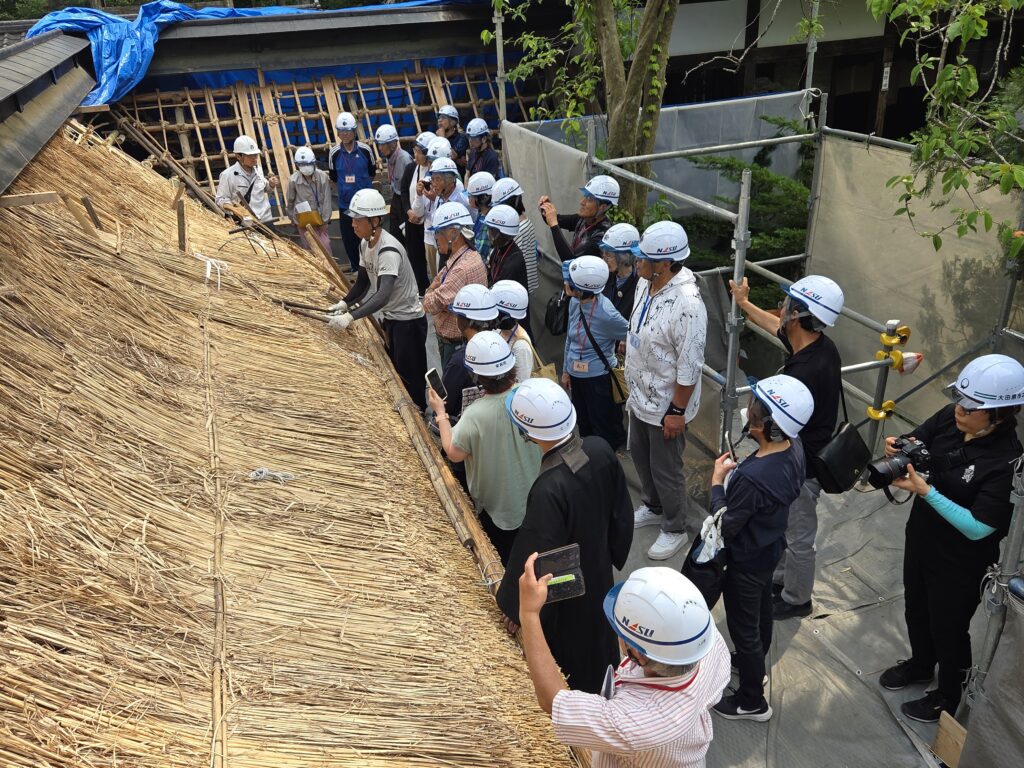 国指定重要文化財大雄寺（総門・廻廊）屋根葺替工事見学会